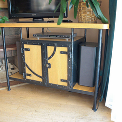Kovaná komoda pod TV s úložným priestorom - kovaný nábytok