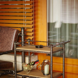 Kovaný servírovací stolík s kolieskami - luxusný nábytok