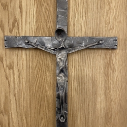 Kresťanský symbol - kovaný kríž na stenu