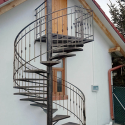 Točité kované schody a zábradlie - kvalitné exteriérové schodisko a zábradlie