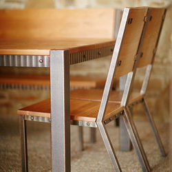 Exkluzívne kované stoličky so stolom - kovaný nábytok s drevom