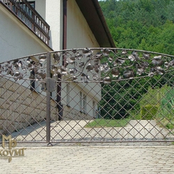 Kovaná brána - prepychy, vinič - ručne kovaná brána