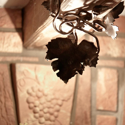 Kovaná lampa - list viniča - interiérové svietidlo ručne vykované do vinnej pivnice - exkluzívne svietidlo