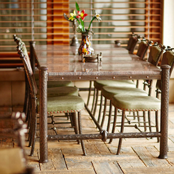 Exkluzívny kovaný stôl a stoličky - luxusné stolovanie na terase