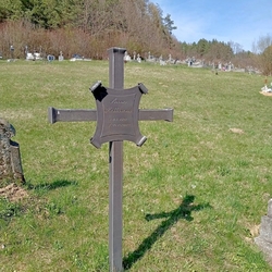 Jednoduchý kríž na hrobe Jednoduchý kríž na hrobe