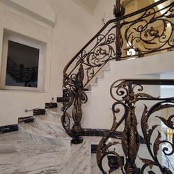 Remarkable rustic staircase railing, crafted in the Atelier of Artistic Smithcraft – UKOVMI